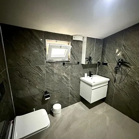 Green Hause Apartment *